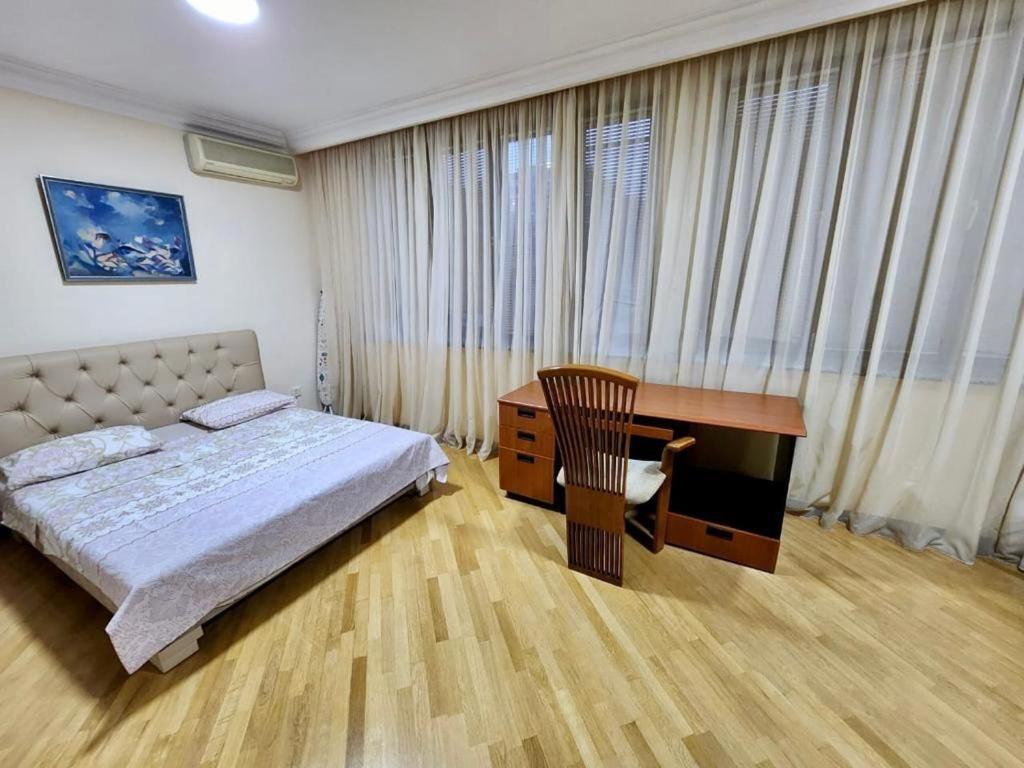 Family Spacious 3 Bedroom Apartment In The Middle Of City Center, Next To North Avenue Erevan Exterior foto