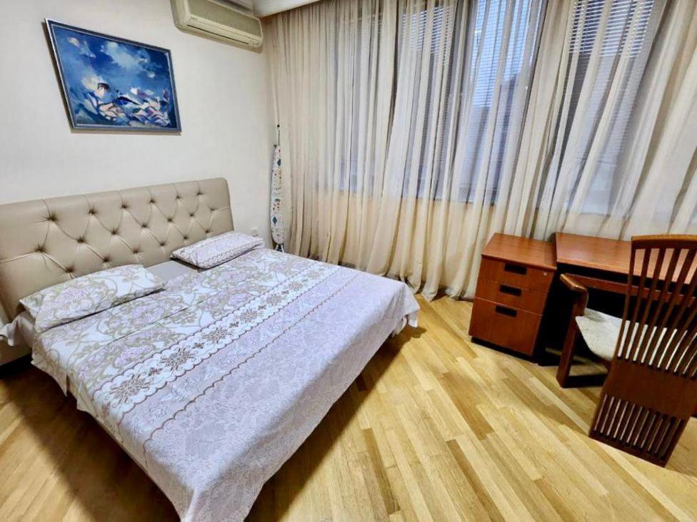 Family Spacious 3 Bedroom Apartment In The Middle Of City Center, Next To North Avenue Erevan Exterior foto